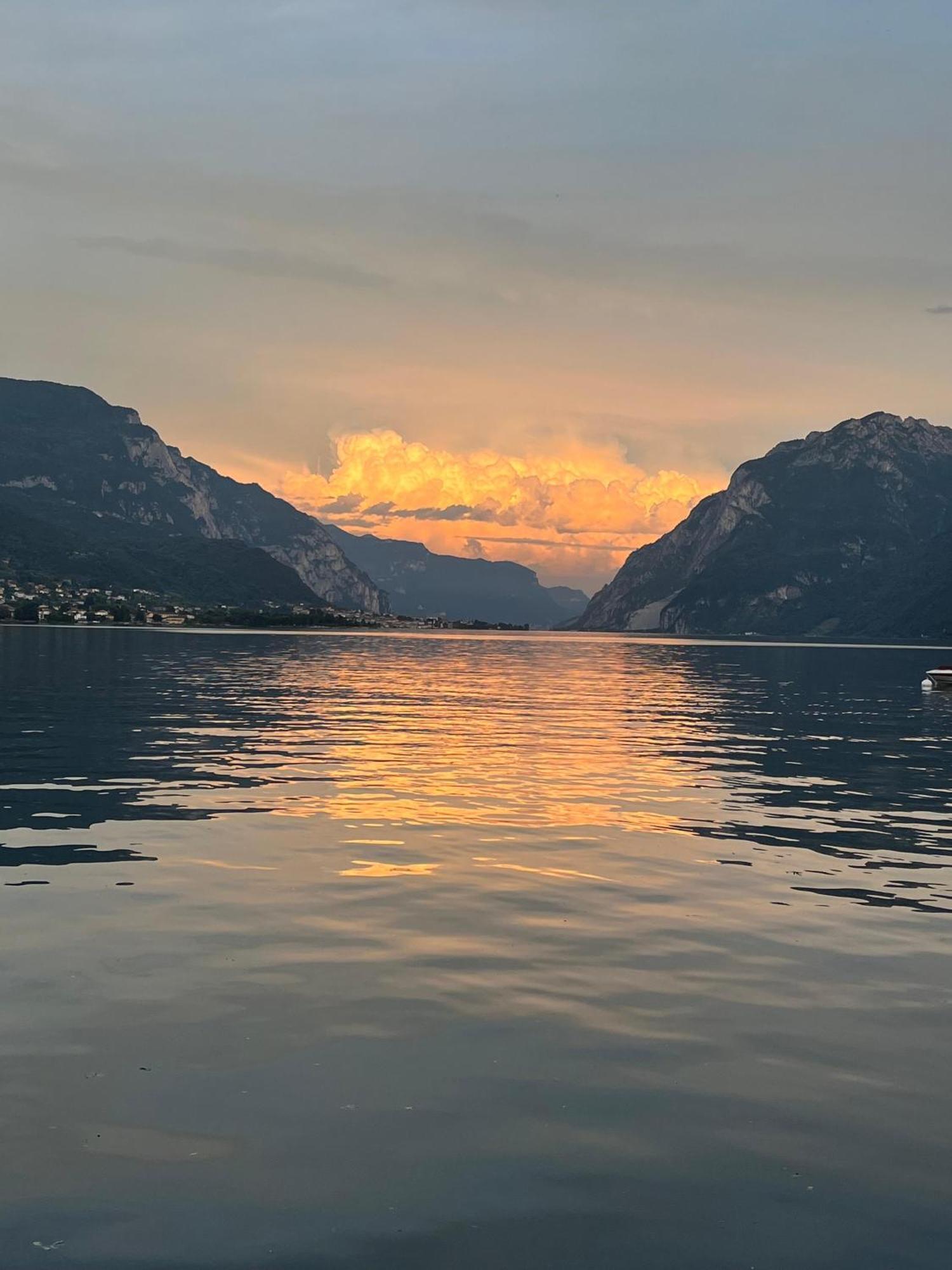 Domus Graziana - Lake Front Oliveto Lario Bagian luar foto